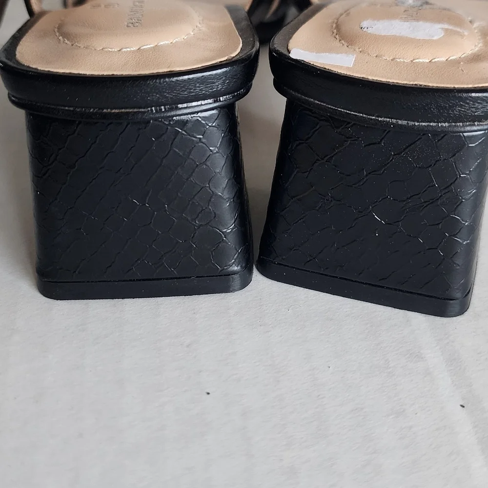 Bandolino Women's  Sandal New 5.5 - Picture 3 of 5